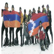 AĞRI DAĞI NA ERMENİSTAN BAYRAĞI DİKTİLER!