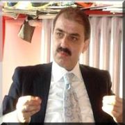 GELEN GİDEN AKP Lİ YÖNETİCİ YUMRUKLUYOR