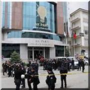 AKP ÖNÜNDE TEKEL İŞÇİLERİNE BİBER GAZI