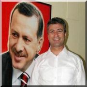 AKP Lİ BAŞKANI KOLTUĞUNDAN EDEN SÖZ!