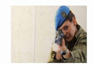 Kadın Subaylara Makyaj Özgürüğü