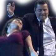 ATA DEMİRER VE ÖZGE BARAK TAN GÖBEK ŞOV!