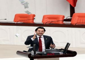 Kürsüde Paralar Havada Uçuştu!