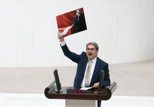 Eroğan ın Fotoğrafı AKP lileri çıldırttı