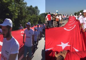 Adalet Yürüyüşünde Dev Türk Bayrağı!