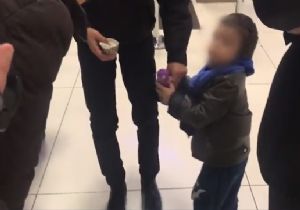 3 Yaşındaki Çocuğunu AVM de Terk Etti