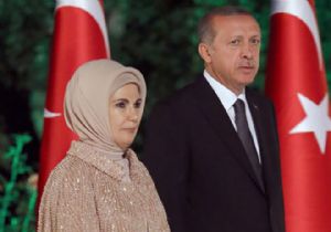 ERDOĞAN, RESEPSİYONDA TÜRKÜ SÖYLEDİ!