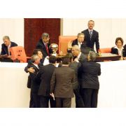 BÜTÇE DE  OLAY VAR, AKP VE CHP LİLER BİRBİRİNE GİRDİ