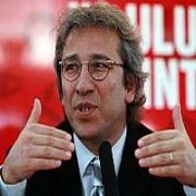  KUSURSUZ ERKEĞİN PEŞİNDE 