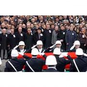 TAŞAR GİDERKEN SİYASİLERİ BULUŞTURDU