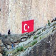 CUDİ DAĞI NA DEVASA TÜRK BAYRAĞI ÇİZİLDİ