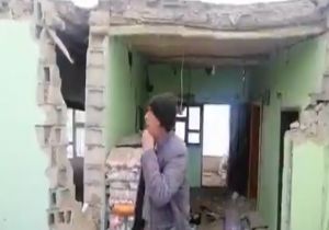 Mahallede Bir Tane Sağlam Ev Kalmadı!