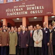 DEMİREL, İSİMLERİ  GAPTIRMADI 