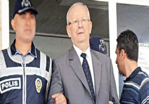  2  Tuğgeneral Albay dan Emir Alıyordu 