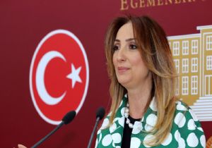 Flaş.. Aylin Nazlıaka İhraç Edildi
