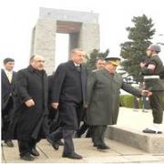 ÇANAKKALE DEKİ TÖRENDE ALKIŞ ŞOKU!