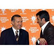 ERDOĞAN, HAKAN ŞÜKÜR E PLAKET VERDİ