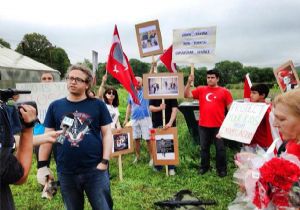 ABD DE GÜLEN İ PROTESTOYA POLİS ENGELİ!