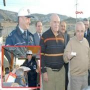BAKAN TATİLE OTOBÜSLE GİTTİ, GÖREN POLİS ŞAŞIRDI