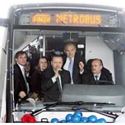 TRİLYONLUK METROBÜSLER, GARAJA ÇEKİLDİ!
