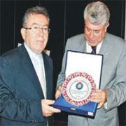  BAŞBAKAN, DİL UTANCI YAŞIYOR 