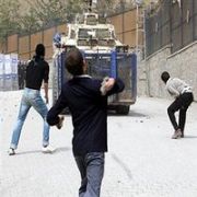 YASA YÜRÜRLÜKTE, TAŞ ATAN 5 ÇOCUĞA TAHLİYE!