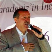BAŞBAKAN, UŞAK TA BİTMEYEN OKUL AÇTI