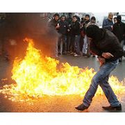TERK EDEN EŞİN EVİNE MOLOTOFLU SALDIRI