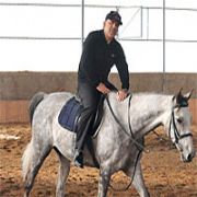 GÜL, AT BİNDİ!