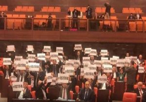 Ulaştırma Bakanına Pankartlı Tepki