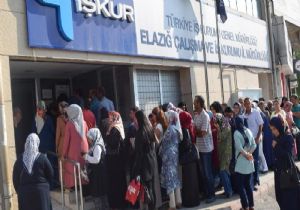 İŞKUR Önünde ‘Umut  Kuyruğu