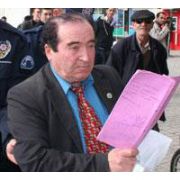 İŞTE GERÇEK ZÜBÜK KENDİSİNİ 60. BAŞBAKAN İLAN ETTİ