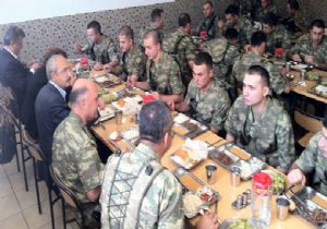 KILIÇDAROĞLU ASKERLE BAYRAMLAŞTI!