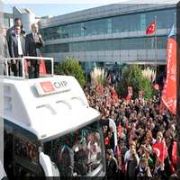 ONU İNDİRECEĞİM O KOLTUKTAN MERAKLANMASIN