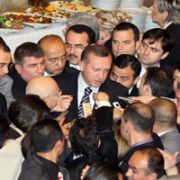 KABİNE REVİZYONUNUN ELİ KULAĞINDA 