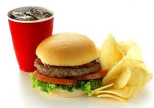OKUL KANTİNİNDE KOLA VE HAMBURGER YASAK