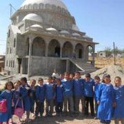 OKUL OLMAYAN 500 KİŞİLİK KÖYE1500 KİŞİLİK CAMİ YAPTIRIYORLAR
