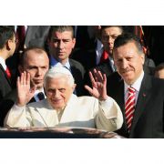 PAPA DAN TÜRKİYE YE  LAİK DEVLET  ÖVGÜSÜ