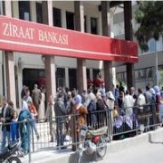KOŞUN HERKESE PARA DAĞITIYORLAR