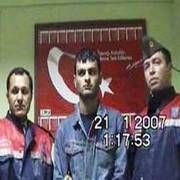 POLİS VE JANDARMA DA BAYRAKLI POSTER OPERASYONU