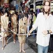 PARALI EĞİTİMİ TAŞ DEVRİ KÖSTÜMLERİYLE PROTESTO ETTİLER