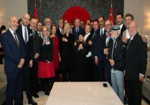 Sanatçılardan Erdoğan a Sürpriz Kutlama