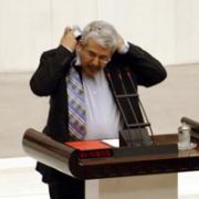 MECLİS TE SİVİL İTAATSİZLİK EYLEMİ