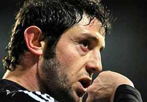 NİHAT KAHVECİ, FUTBOLU BIRAKTI!