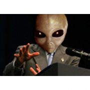 UFO MÜZESİNİ GEZEN UZAYLI BİRDE NOT BIRAKMIŞ