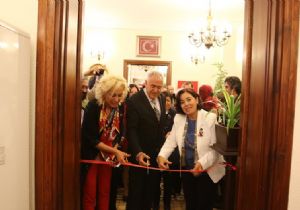 Kadınlardan  Yaşasın Kadın  Konulu Sergi