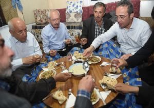 Kılıçdaroğlu Köy Evinde İftar Sofrasında