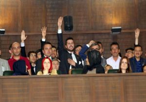 AKP DE TRİBÜN ŞOV KALDIRILIYOR!