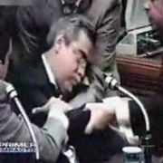VEKİL KÜRSÜDE KONUŞURKEN ÖLDÜ.