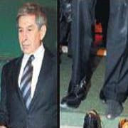 DELİK ÇORAP, DÜNYAYA ALAY KONUSU OLDU